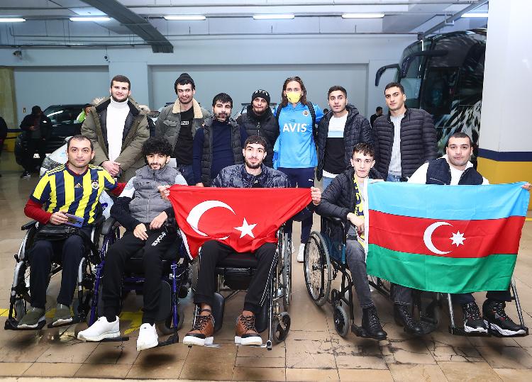 Türkiyədə müalicə olunan qazilərimiz “Fənərbağça” - “Çaykur Rizespor” matçını izləyiblər 