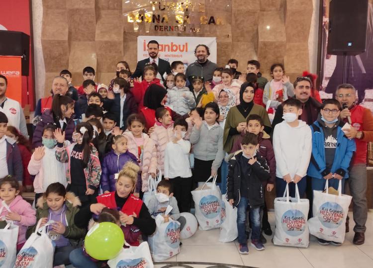 İstanbulda ümummilli lider Heydər Əliyevin Anım Günü keçirilib 