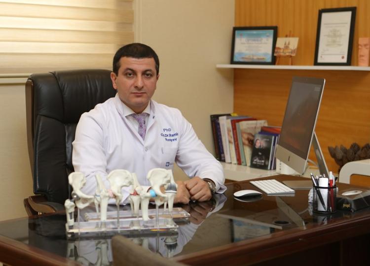 Mərkəzi Gömrük Hospitalının travmatoloqu ayaqqabı seçimi barədə müsahibə verib 