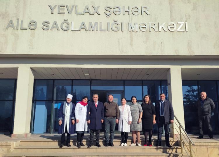 Deputatı İlham Məmmədov Yevlax şəhər Ailə Sağlamlıq Mərkəzində olub - FOTO