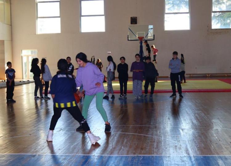 Marneulidə azərbaycanlı qızlardan ibarət basketbol komandası yaradılıb 