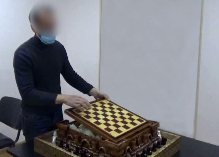 Şahmat lövhəsindən külli miqdarda narkotik vasitə aşkar olunub - FOTO