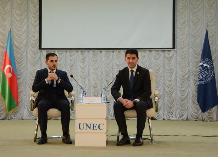 UNEC tələbələri Gənclər Günündə millət vəkili Naqif Həmzəyevlə görüşüblər - FOTO