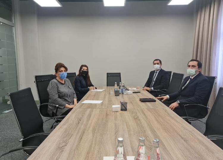 Reklamlarda Azərbaycan dilininin düzgün tətbiqi müzakirə olunub 