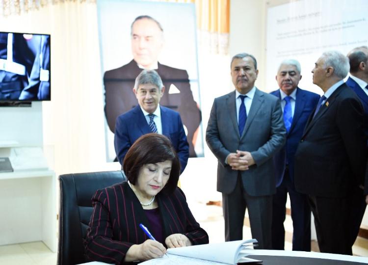 Azərbaycan parlament nümayəndə heyəti Özbəkistanda Heydər Əliyev adına Mədəniyyət Mərkəzində olub - FOTO