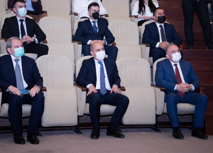 Təhsil naziri "Code Academy"nin məzunu olan AzTU tələbələrinə diplomları təqdim edib - FOTO