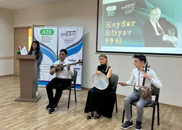 Binəqədi Gənclər Evində Ümummilli Lider Heydər Əliyevin anadan olmasının 99 illiyinə həsr olunmuş tədbirlər keçirilib - FOTO