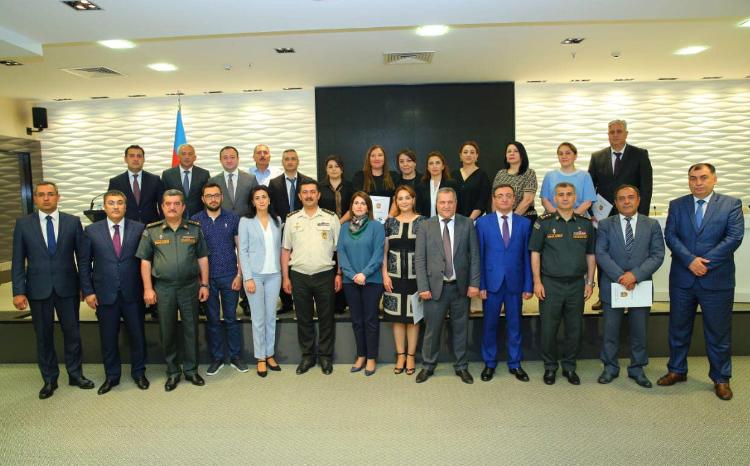 "Azərbaycan Ordusunun tibbi xidmətinə verdiyi töhfəyə görə" tibb işçiləri təltif olunub 