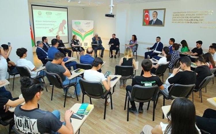 Binəqədi Gənclər Evində "Sağlam həyat naminə narkomaniyaya yox deyək!" mövzusunda tədbir keçirilib - FOTO