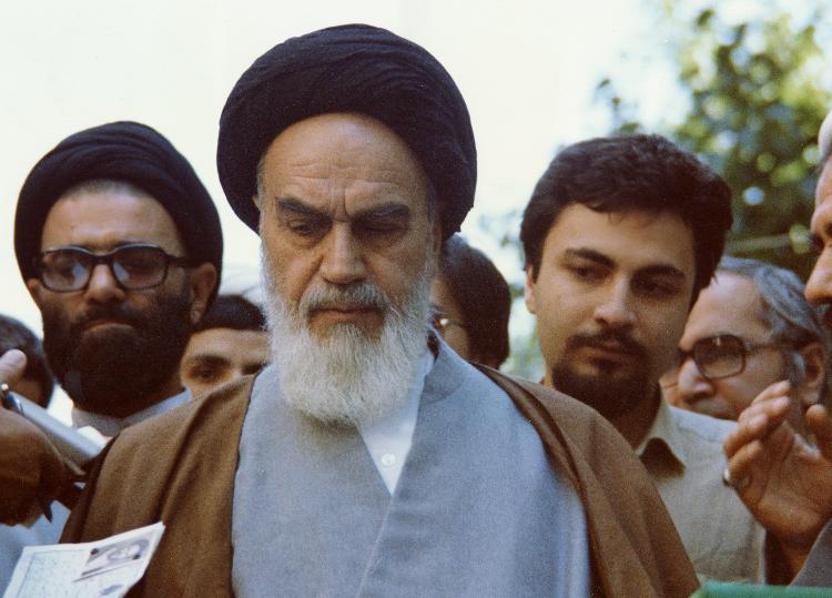 İmam Xomeyni (r)20-ci əsrdə zühur edən nadir şəxsiyyət 