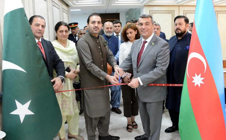 Pakistan Senatında Azərbaycanla diplomatik münasibətlərin qurulmasının 30-cu ildönümü ilə bağlı fotosərgi və ziyafət təşkil olunub 