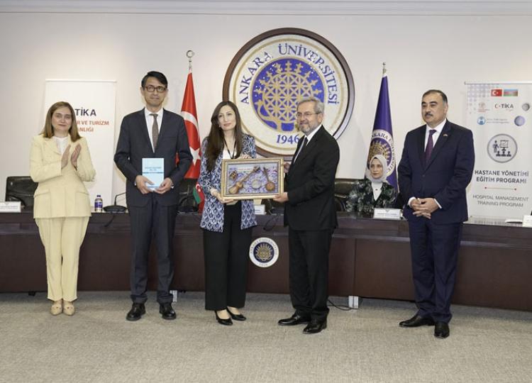 Ankarada dövlət tibb müəssisələrinin rəhbər heyəti üçün keçirilən təlim başa çatıb - FOTO