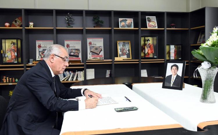 Baş nazir Yaponiya səfirliyinə gedərək sabiq Baş nazir Şinzo Abenin ölümü ilə əlaqədar başsağlığı verib 