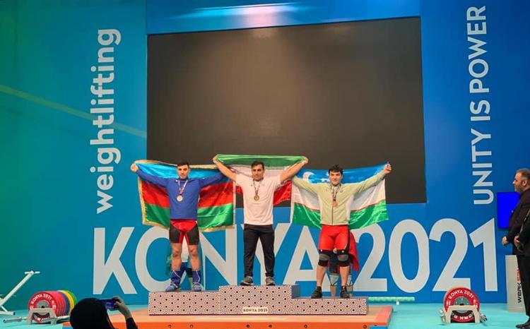 Ağırlıqqaldırma üzrə Azərbaycan idmançısı gümüş medal qazanıb 