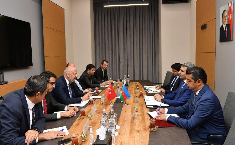 Nazir müavini Rövşən Rüstəmov Türkiyənin ticarət nazirinin müavini Rıza Tuna Turaqayla görüşüb 