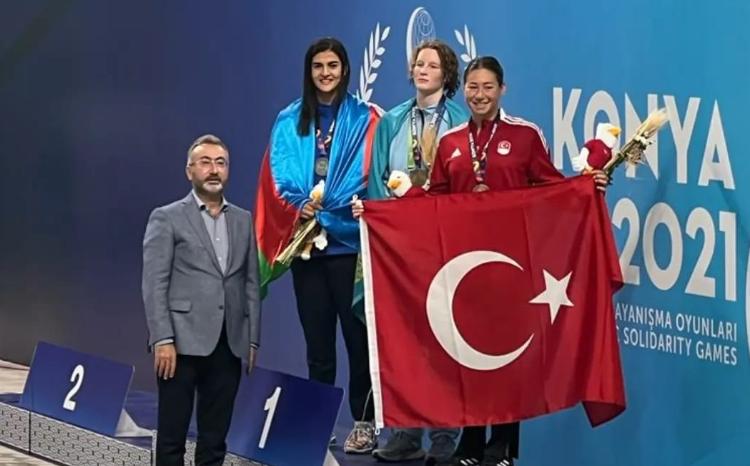 Азербайджанская пловчиха выиграла серебряную медаль на Исламиаде 