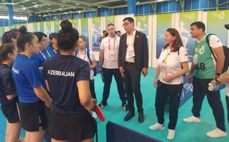 Gənclər və idman naziri İslamiadada iştirak edən stolüstü tennis komandasının üzvləri ilə görüşüb 