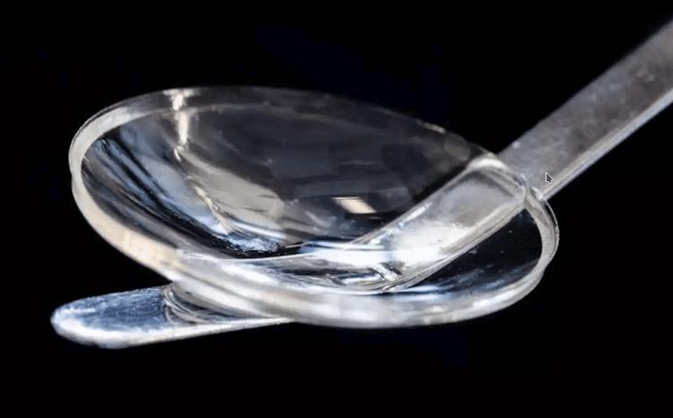Dünyada ilk dəfə insanlara donuz kollagenindən süni buynuz qişa köçürülüb 