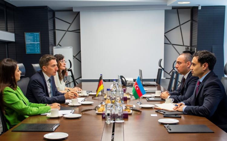Almaniya Federativ Respublikasının Azərbaycandakı səfirliyinin nümayəndələri Azərkosmosda olublar 