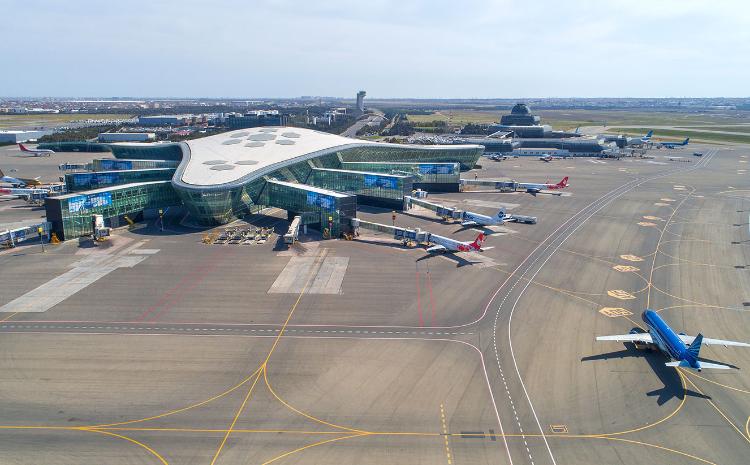 Более полумиллиона пассажиров обслужили за июль международные аэропорты Азербайджана 