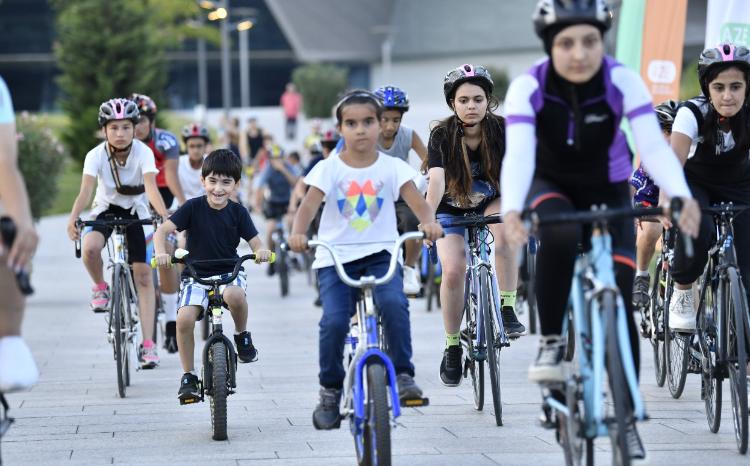 Bakı sakinləri veloyürüşdə iştirak ediblər 