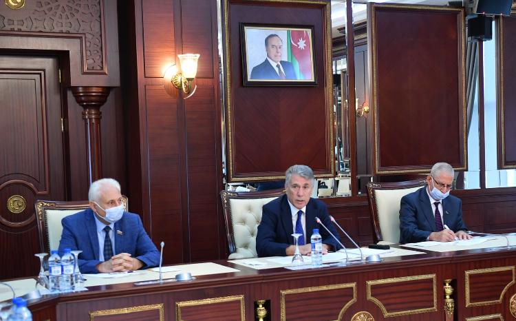 Müdafiə, təhlükəsizlik və korrupsiya ilə mübarizə komitəsində 