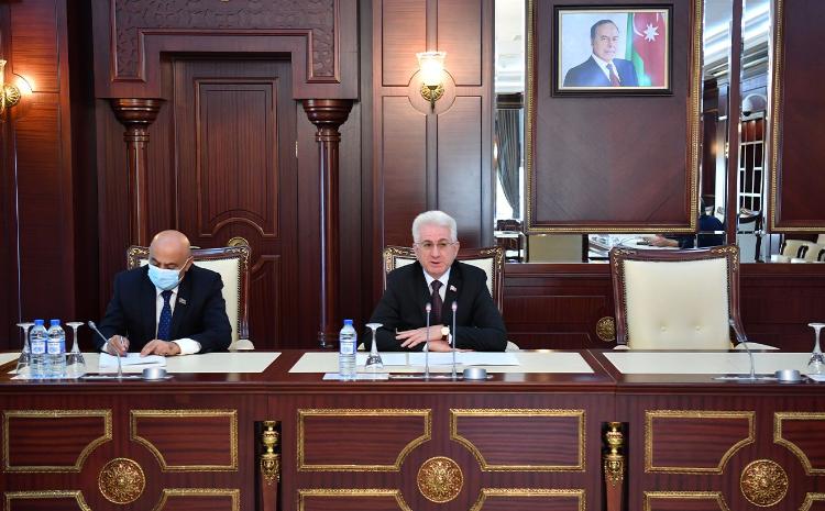 Milli Məclisin Elm və təhsil komitəsinin cari ilin payız sessiyasında ilk iclası keçirilib 