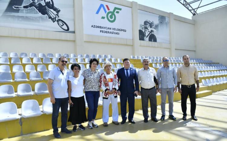 Qırğız Respublikasının Azərbaycandakı səfiri və 75 yaşlı veloyürüşçü AVF-də olublar 