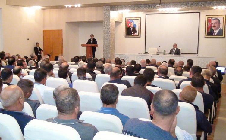 İmişlidə "Pambıqçılıqda mövcud vəziyyət və məhsul yığımına hazırlıq" mövzusunda regional müşavirə keçirilib 