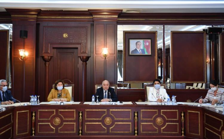 Milli Məclisin Əmək və sosial siyasət komitəsinin iclası keçirilib 
