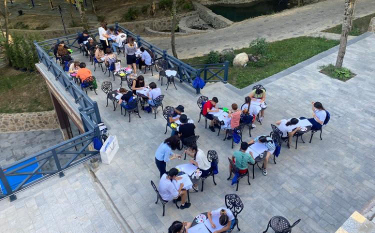 Sığınacaqlarda yaşayan gənclər üçün "Bacardım" adlı yay düşərgəsi keçirilib 