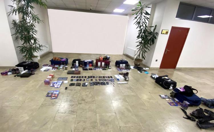 Külli miqdarda mobil telefonlar və müxtəlif məhsullar aşkar edilib 