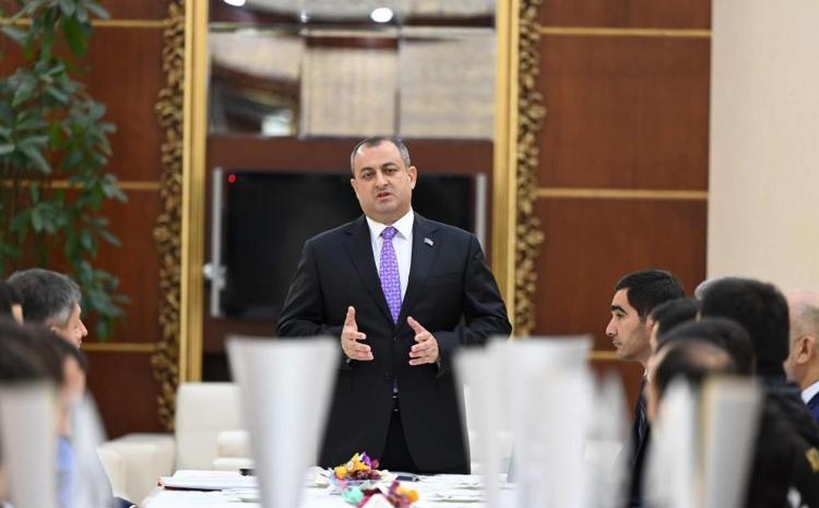 Vitse-spiker Adil Əliyev idmançılarla görüşüb 