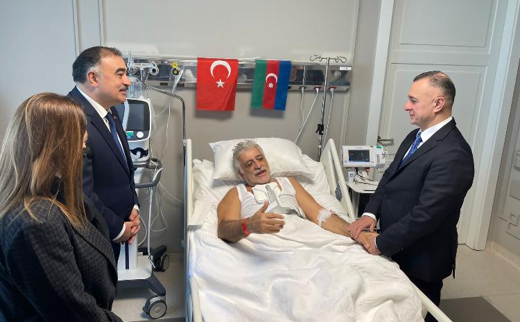 В рамках визита в Турцию министр здравоохранения Теймур Мусаев навестил попавшего в ДТП в Азербайджане Шамиля Айрыма 