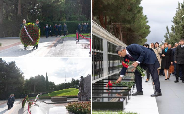 Kənd Təsərrüfatı Nazirliyinin kollektivi peşə bayramı münasibətilə Fəxri Xiyaban və Şəhidlər Xiyabanını ziyarət edib 