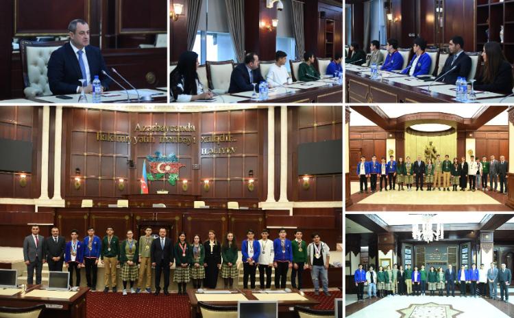 Adil Əliyev beynəlxalq elm olimpiadalarının qalibi olan gənclərlə görüşüb 