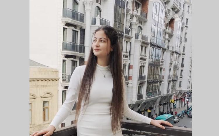 Ölülər qəbirdə bütün günü yatır 