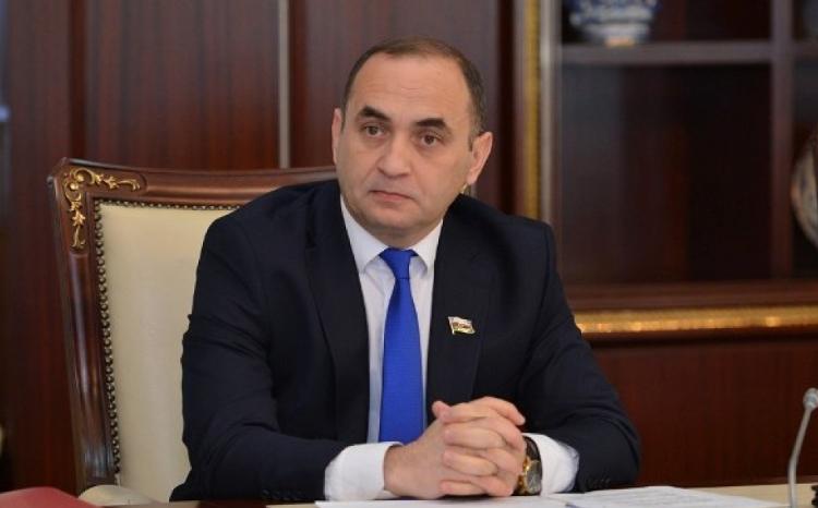 Ceyhun Məmmədov: "İmişlidə müəllimin məktəbdə şəraitin yaxşı olmaması ilə bağlı şagirdlərə çağırış etməsi geniş müzakirə olunur" 
