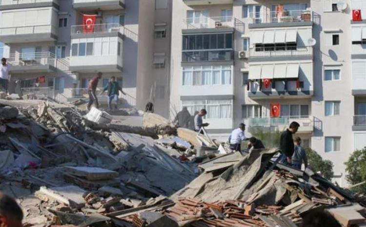 Türkiyədə baş verən güclü zəlzələ nəticəsində 6957 nəfər həlak olub, 38224 nəfər yaralanıb 