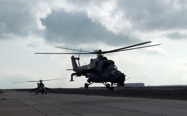 Военные летчики выполнили учебно-тренировочные полеты - ВИДЕО