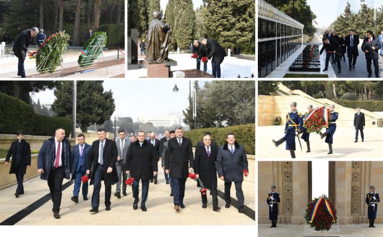 Rumıniyalı parlamentarilər Ulu Öndərin məzarını və Şəhidlər xiyabanını ziyarət ediblər 