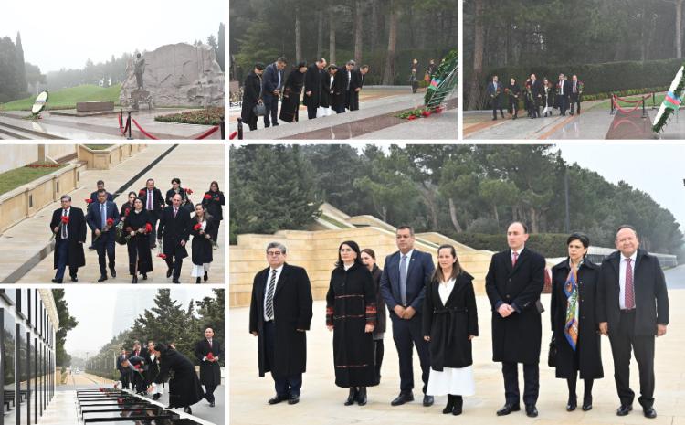 Meksikalı parlamentarilər Ulu Öndərin məzarını və Şəhidlər xiyabanını ziyarət ediblər 