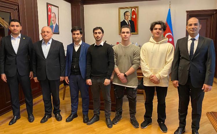Rektor startapları ilə məşhurlaşan AzTU tələbələrini qəbul edib 