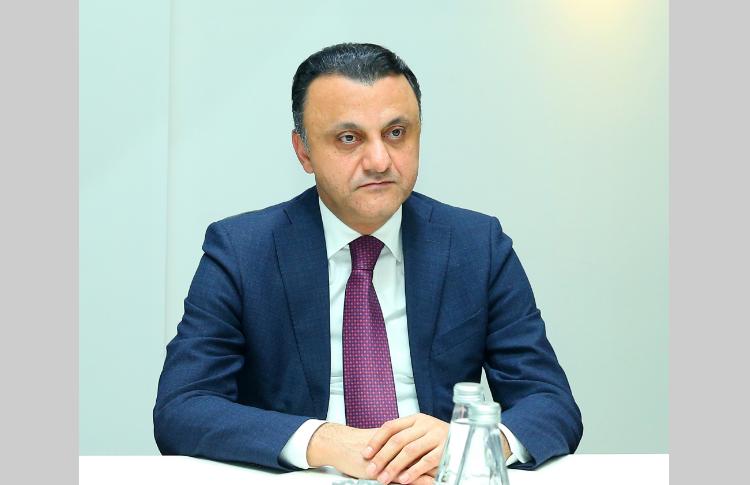 Vüqar Qurbanov tibb müəssisələrinin yeni direktorları ilə görüşüb 