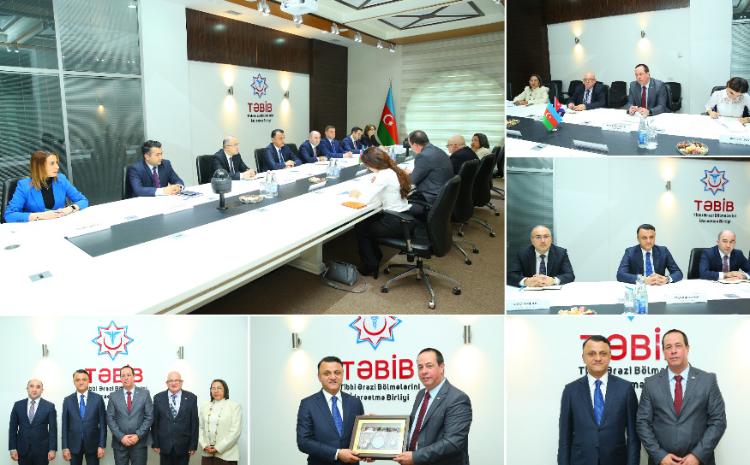 TƏBİB-in İcraçı direktoru Vüqar Qurbanov Kuba Respublikasının ictimai səhiyyə naziri ilə görüşüb 