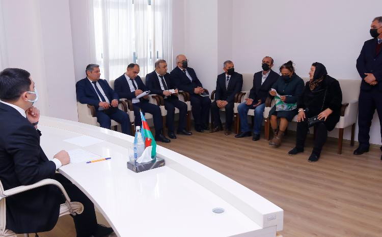 Mirhəsən Seyidov vətəndaşların problemlərini dinləyib 
