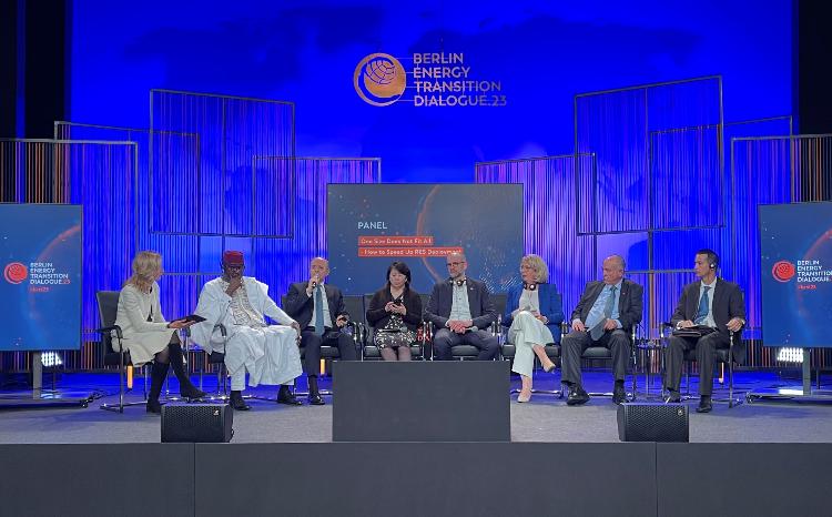 Energetika naziri: "Azərbaycan Xəzərin yaşıl enerji potensialını Avropaya elektrik enerjisi, "yaşıl hidrogen", ammonyak olaraq tədarük etmək niyyətindədir" 