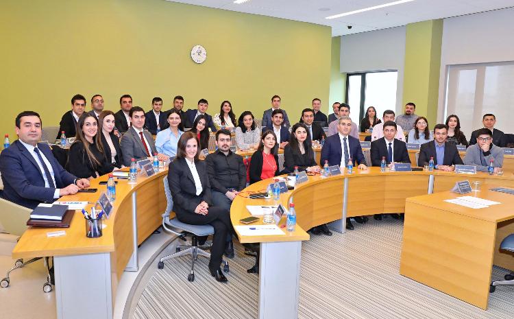 Dövlət Miqrasiya Xidmətinin rəisi gənc diplomatlarla görüşüb 