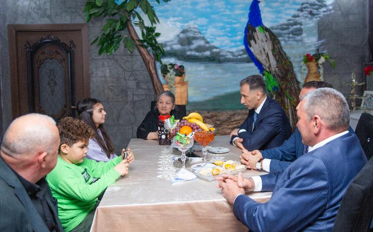 Nazir Rəşad Nəbiyev Göyçayda şəhid ailəsini ziyarət edib 
