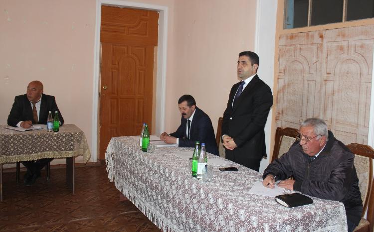 İcra Hakimiyyətinin başçısı Elvin Paşayev rayonun Sərkar kəndində səyyar qəbul keçirib 